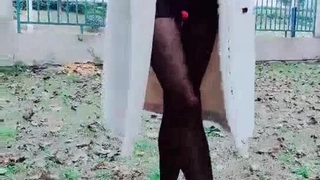 印度大学生骑着牛仔式