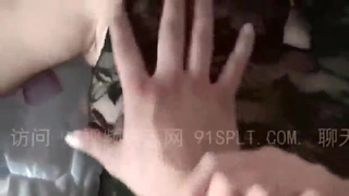 偶像剧女主视角，这么清纯的在读大学校花也下海了，挣点学费